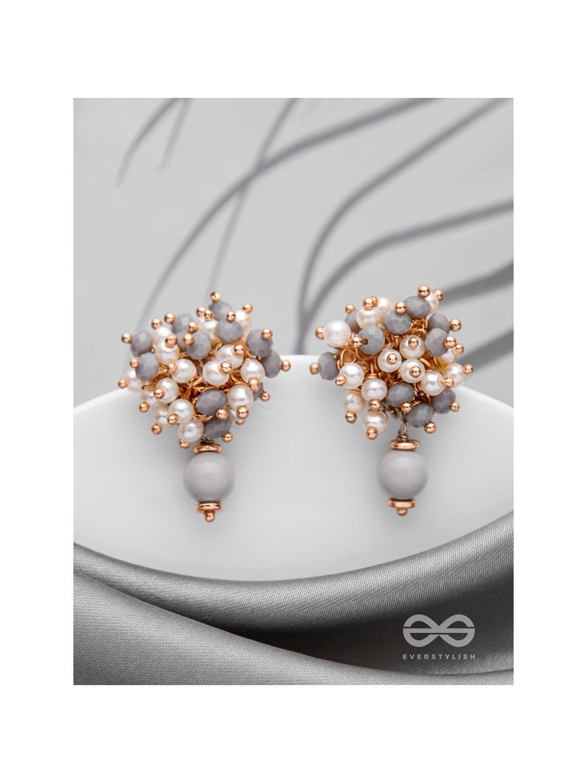 THE GRACEFUL BLOOMS - CASUAL PEAL EARRINGS