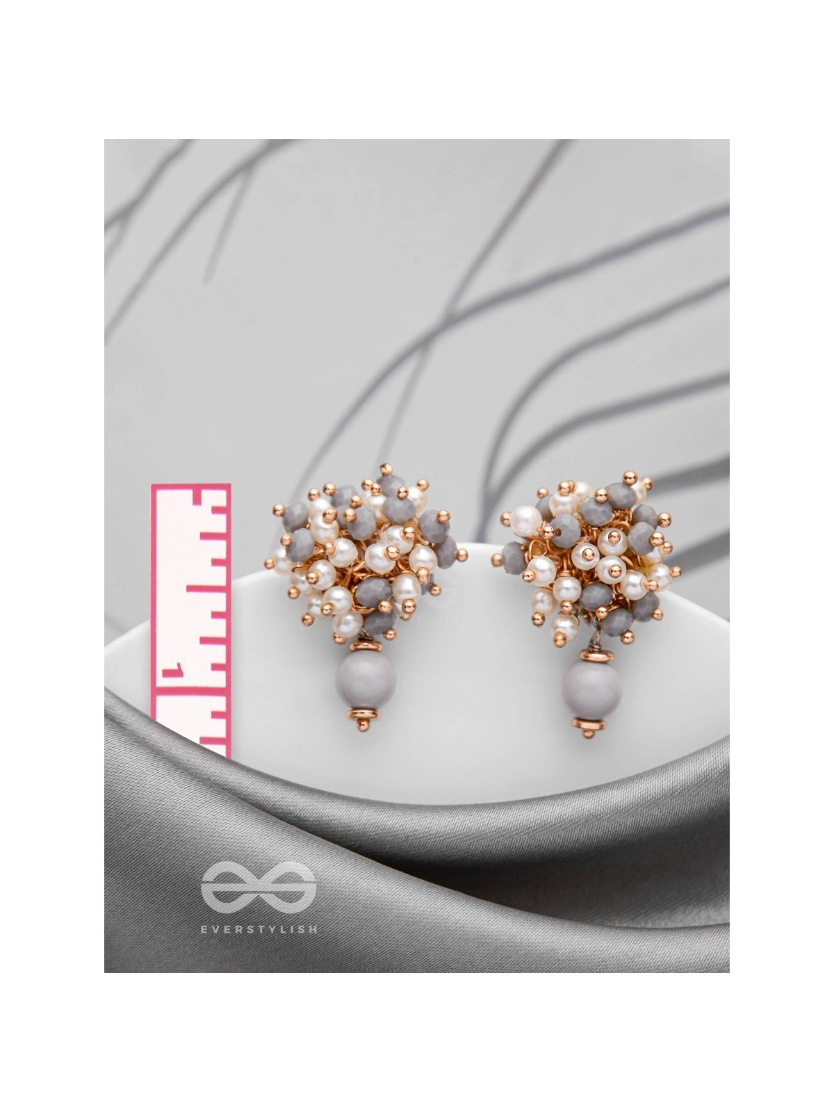 THE GRACEFUL BLOOMS - CASUAL PEAL EARRINGS