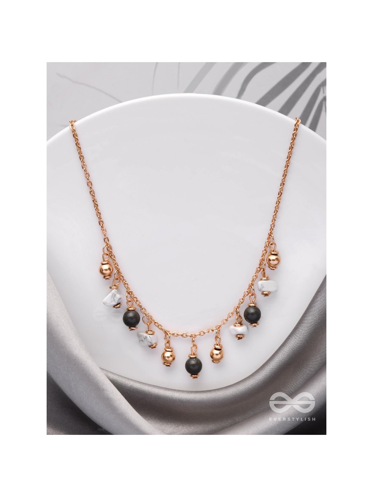 The Graceful Gleam - Casual And Minimal Neckpiece With Anti-Tarnish Coating 