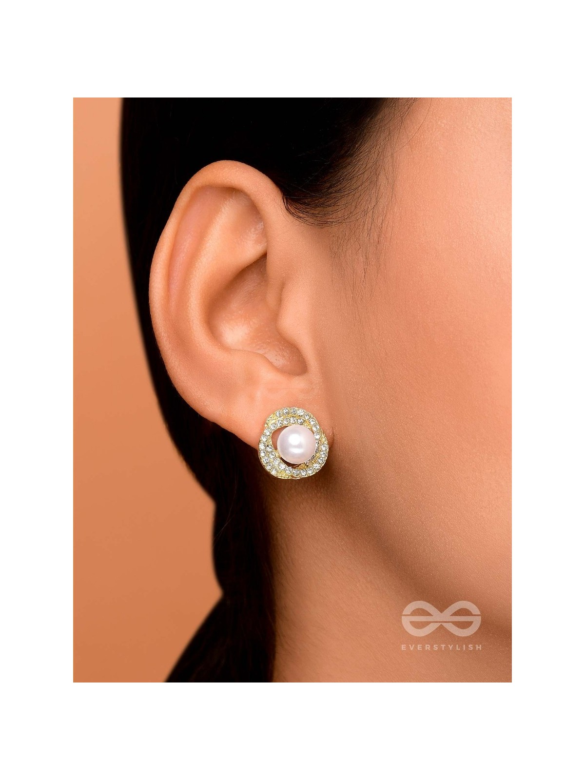 THE FLOWER POWER - GOLDEN PEARL STUDS