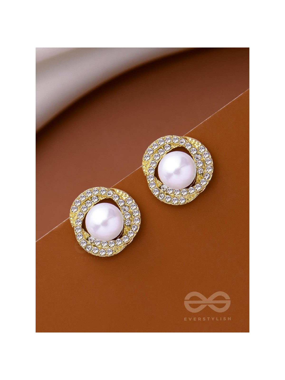 THE FLOWER POWER - GOLDEN PEARL STUDS