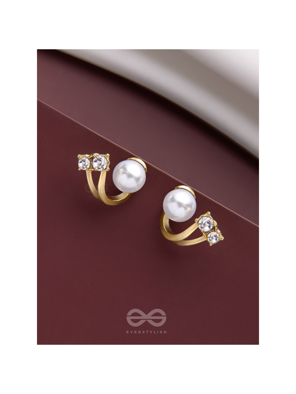 A BLINGING PEARL - GOLDEN STUDS