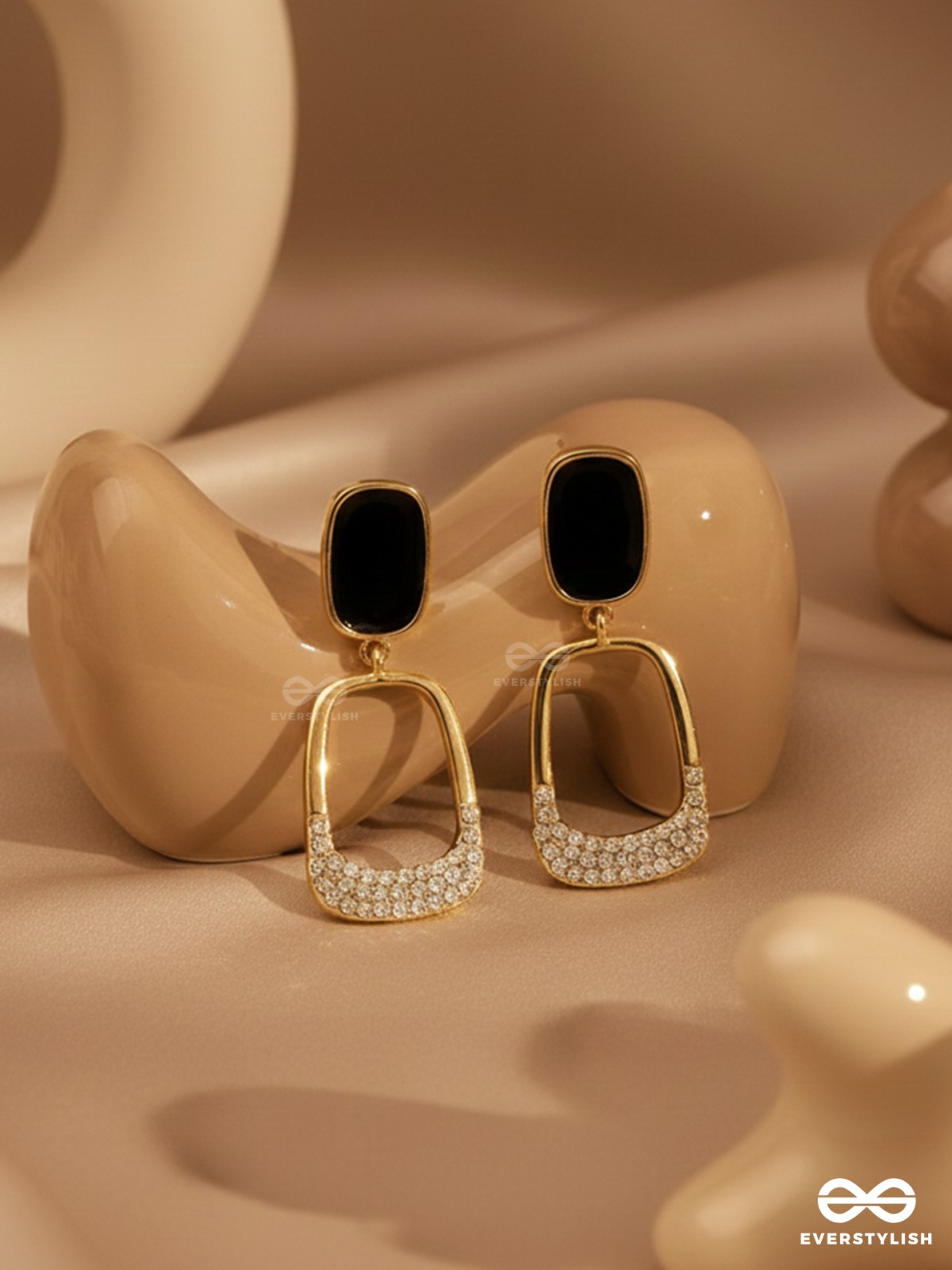 SHIMMER OF NIGHT - STATEMENT DROP EARRINGS