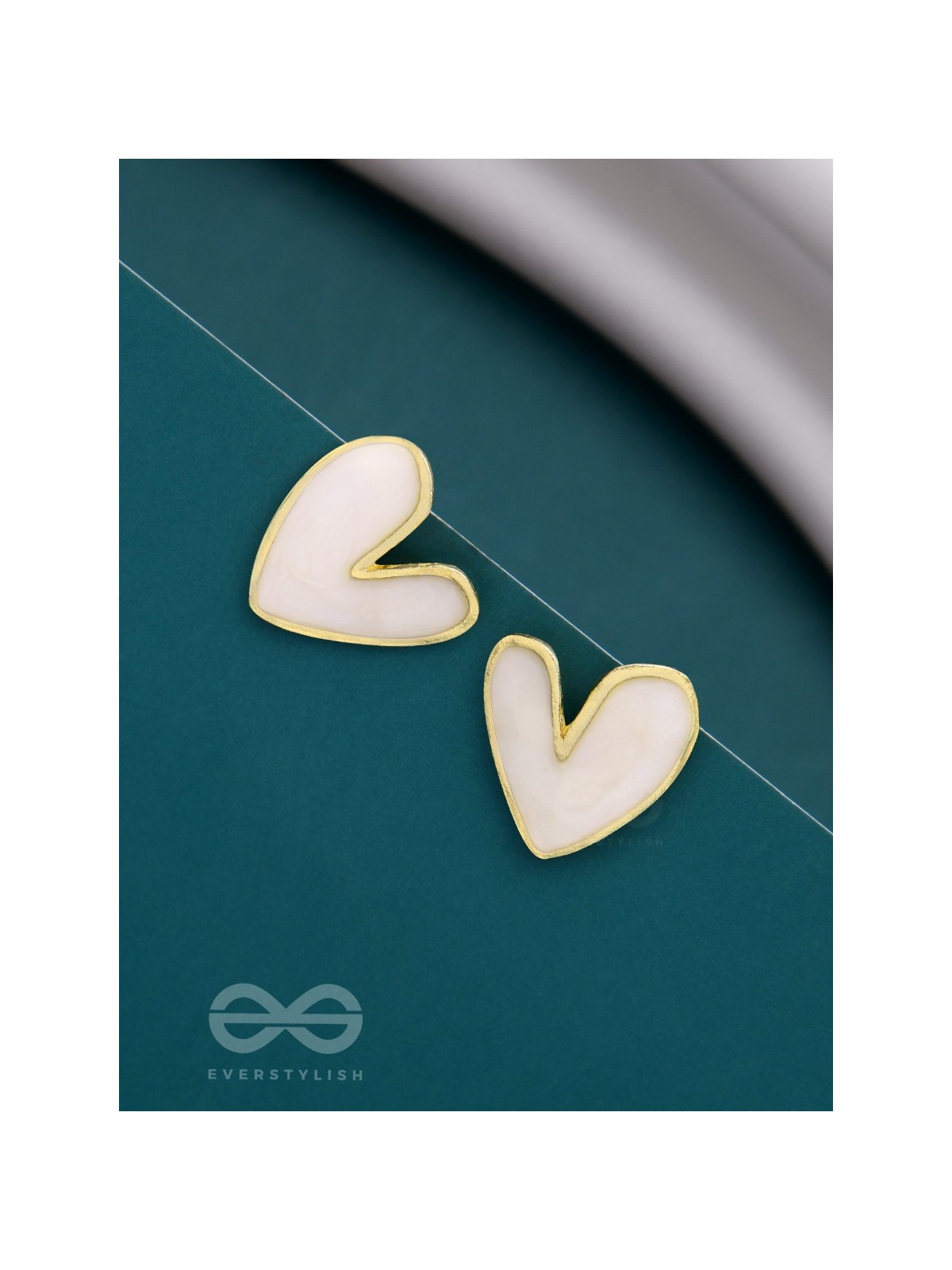 LOVEBEATIN HEARTS - CUTE ENAMELLED STUDS (WHITE)