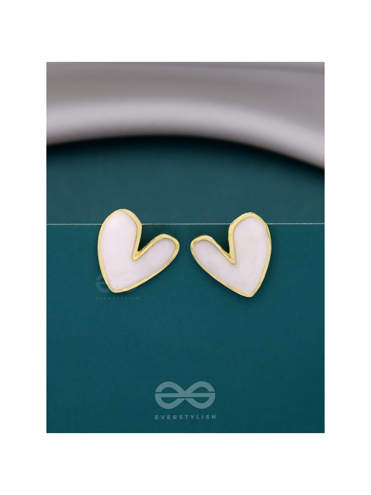 LOVEBEATIN HEARTS - CUTE ENAMELLED STUDS (WHITE)
