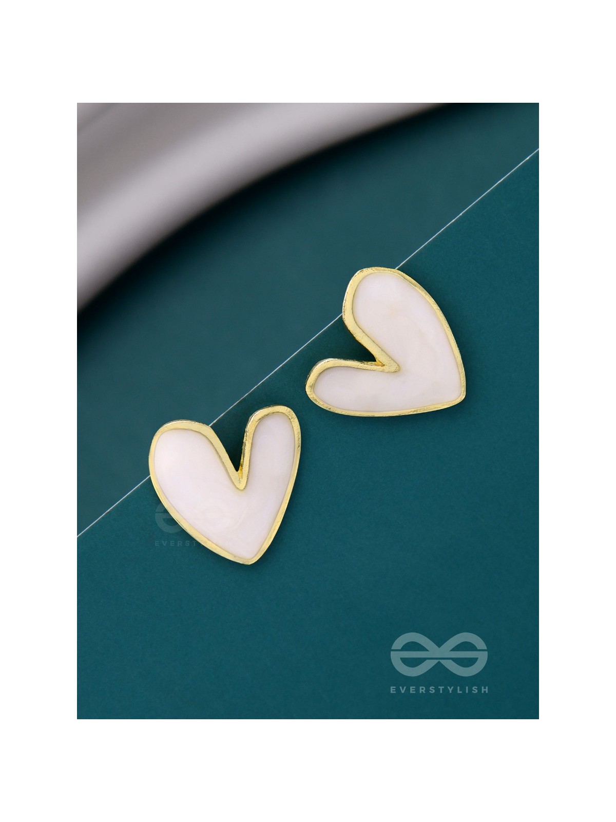 LOVEBEATIN HEARTS - CUTE ENAMELLED STUDS (WHITE)