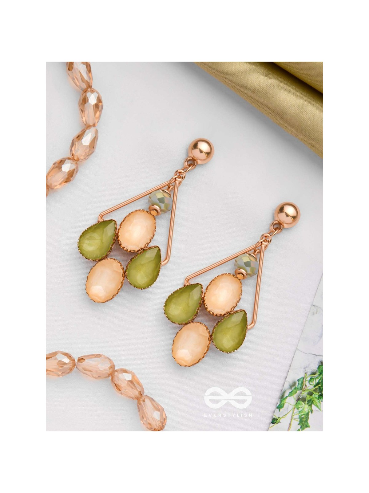 DANCING IN GOLD - ELEGANT DROP EARRINGS