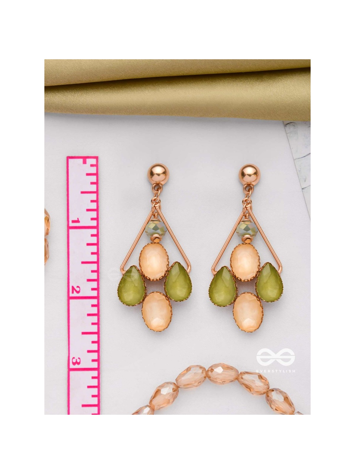 DANCING IN GOLD - ELEGANT DROP EARRINGS
