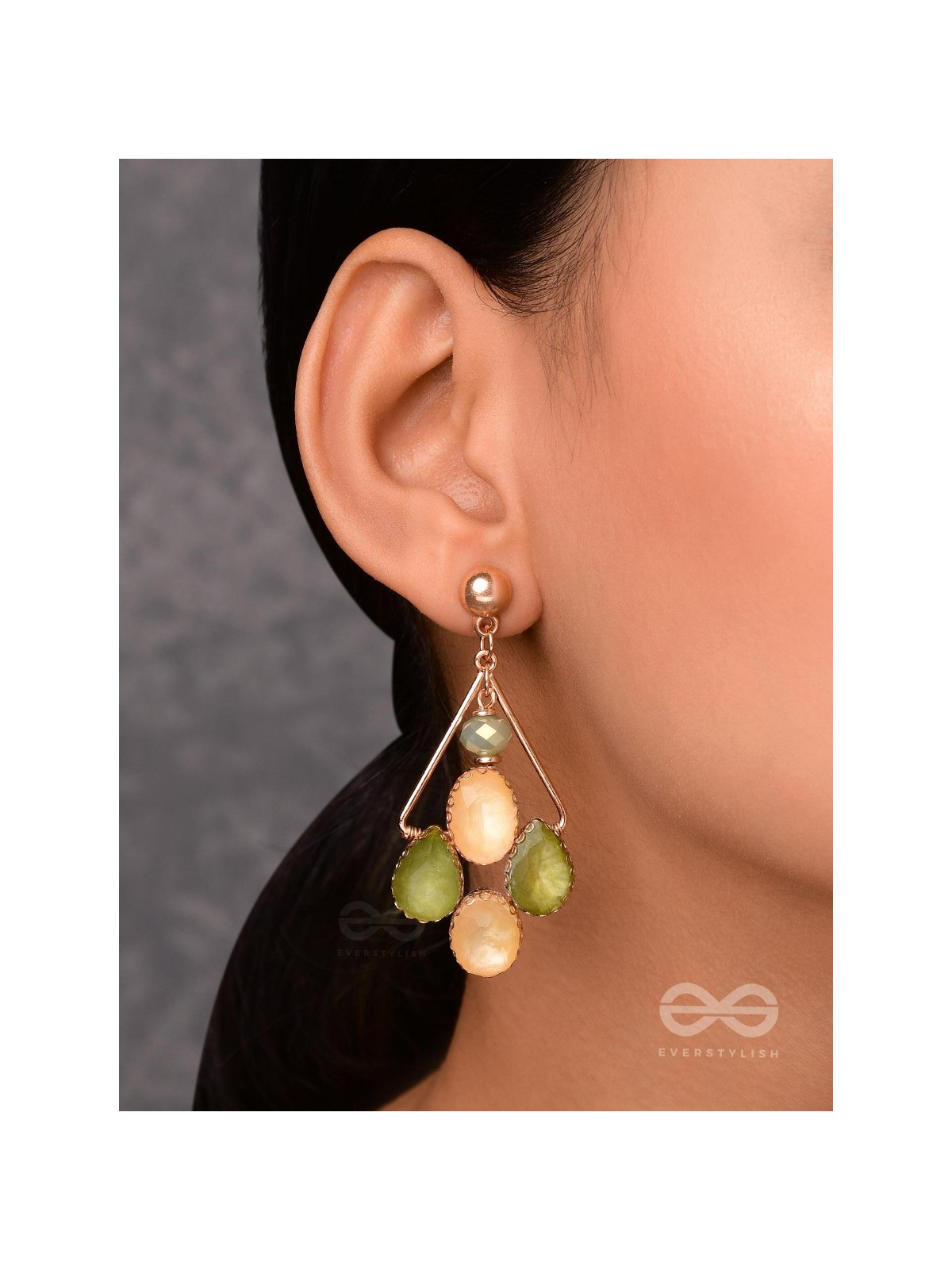 DANCING IN GOLD - ELEGANT DROP EARRINGS