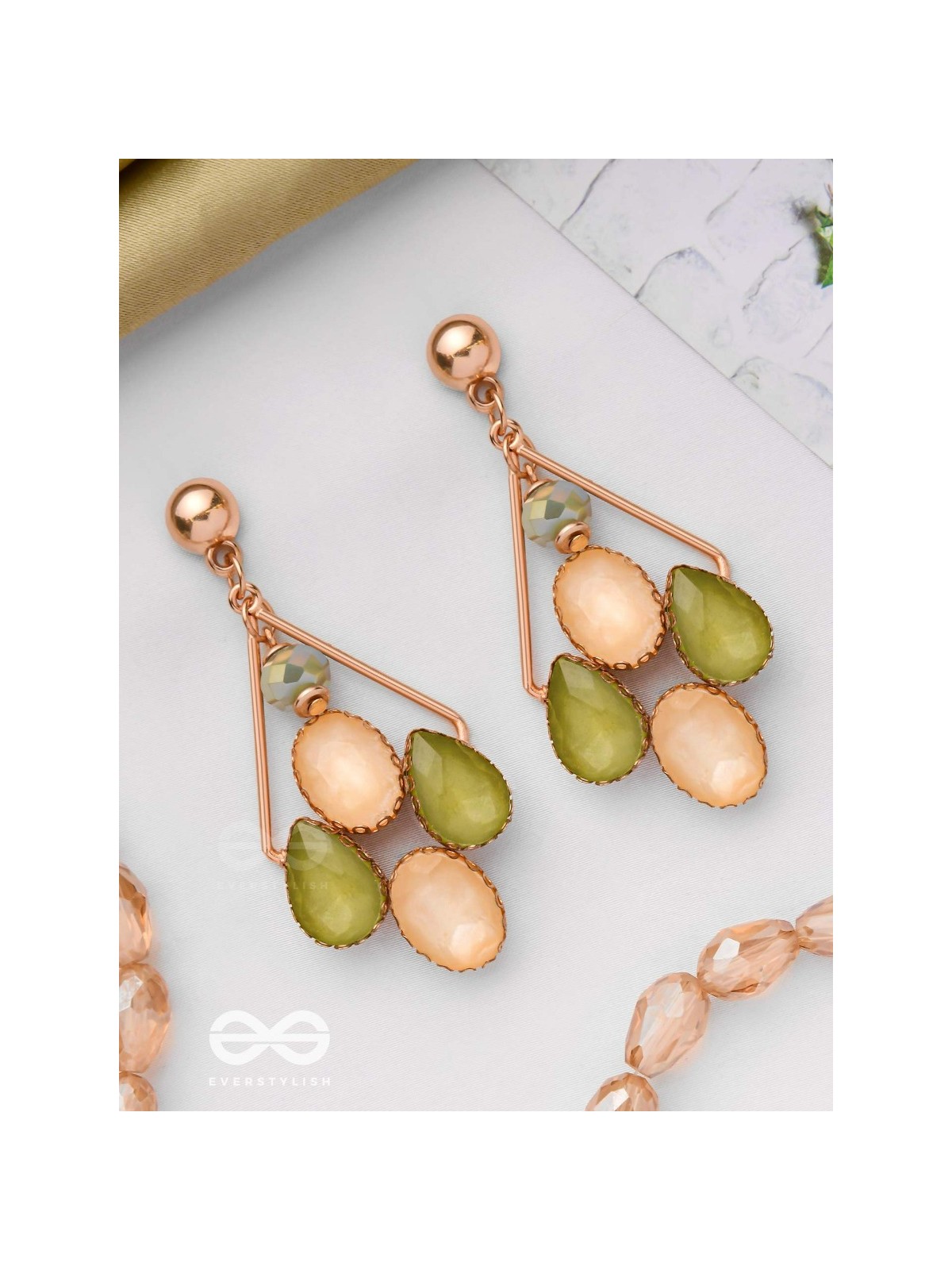 DANCING IN GOLD - ELEGANT DROP EARRINGS