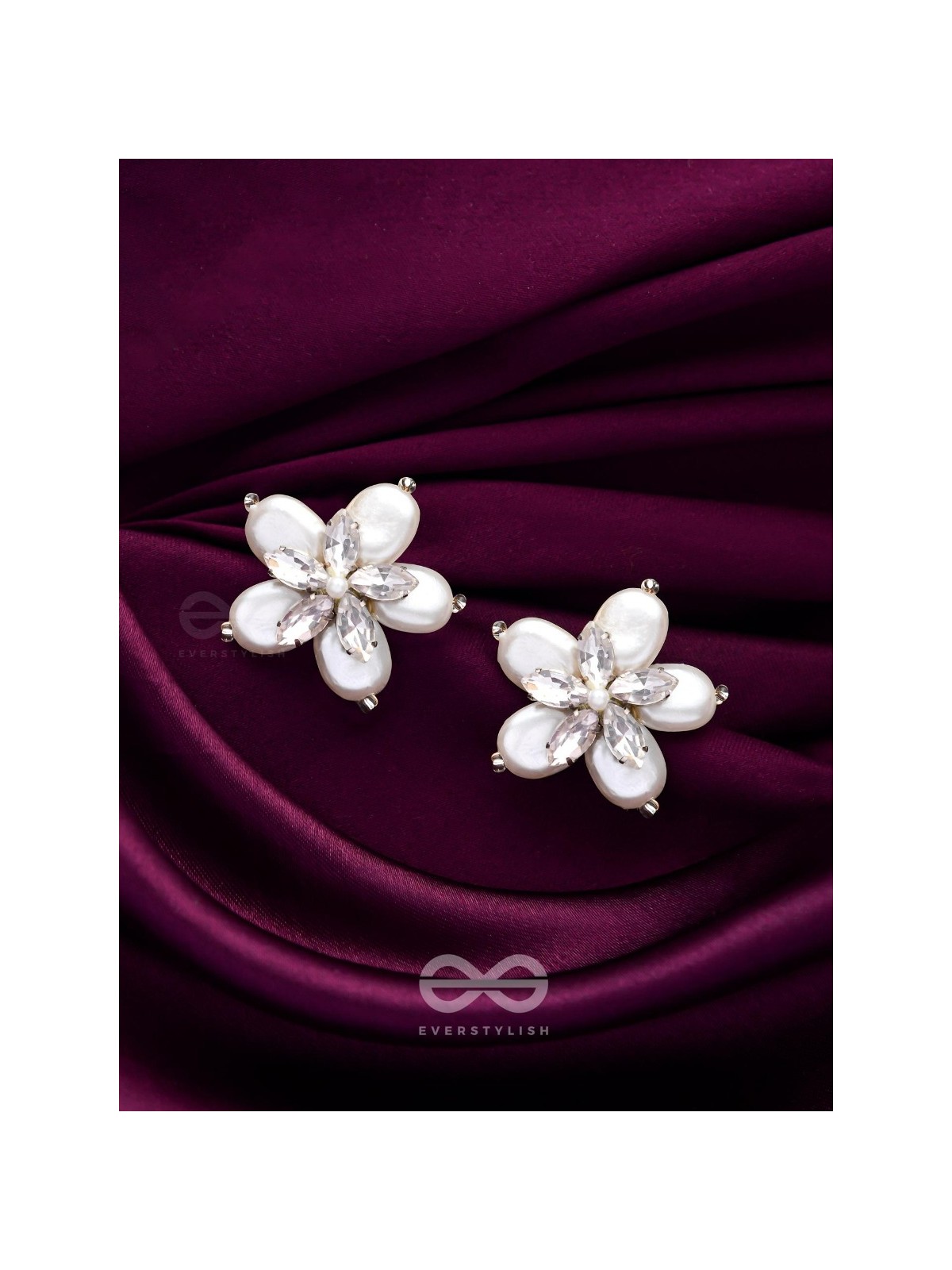 A CRYSTALLINE PERWINKLE - WHITE CASUAL STUDS 