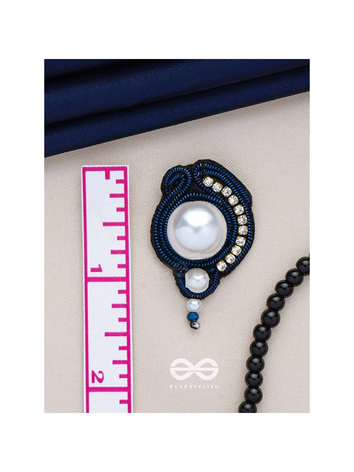 MANIPRAKASA - THE PEARL ILLUMINATION - BEADS AND PEARLS EMBROIDERED STUD EARRINGS