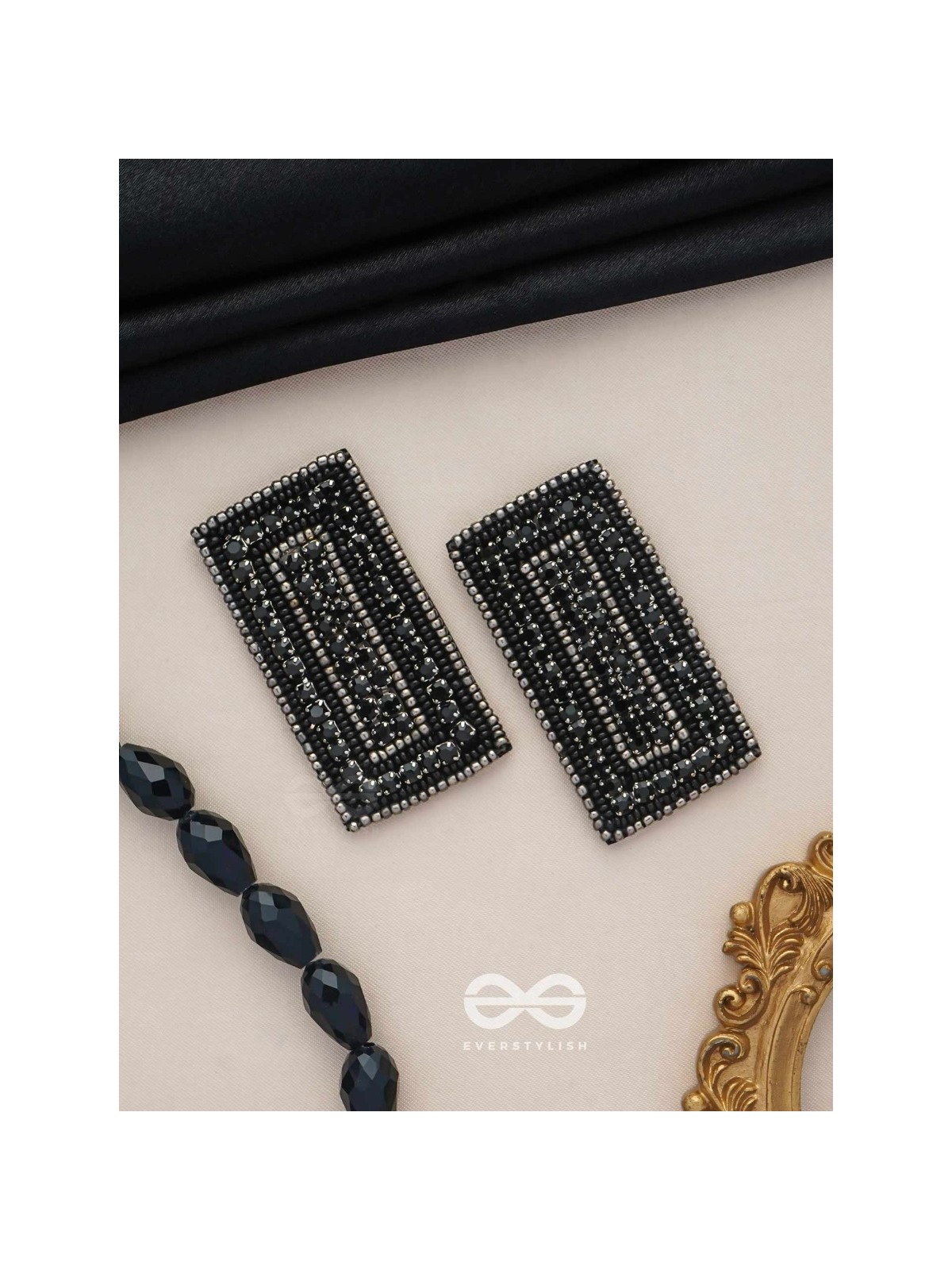 KSHAPA - NIGHT OF POETS - BEADS EMBROIDERED EARRINGS