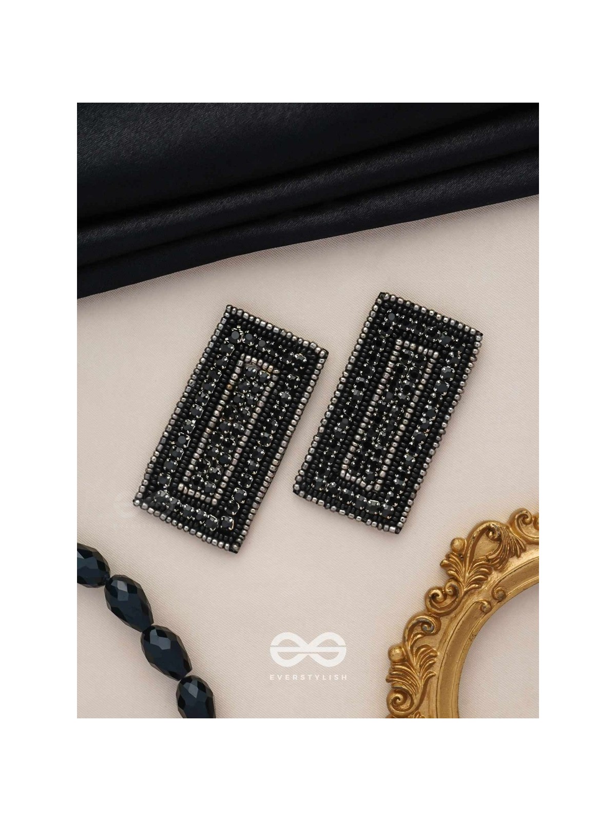 KSHAPA - NIGHT OF POETS - BEADS EMBROIDERED EARRINGS