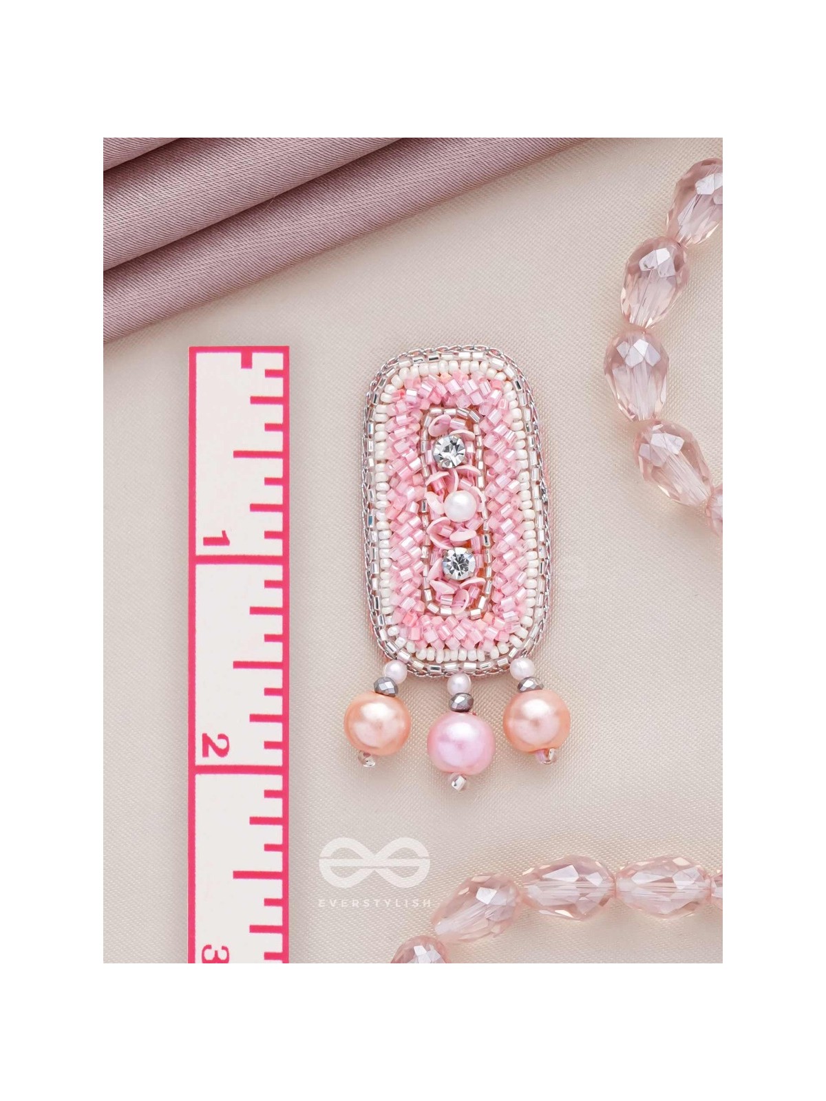 VAPUSHA - MARVELLOUS BEAUTY - SEQUINS, CUT DANA AND BEADS EMBROIDERED EARRINGS