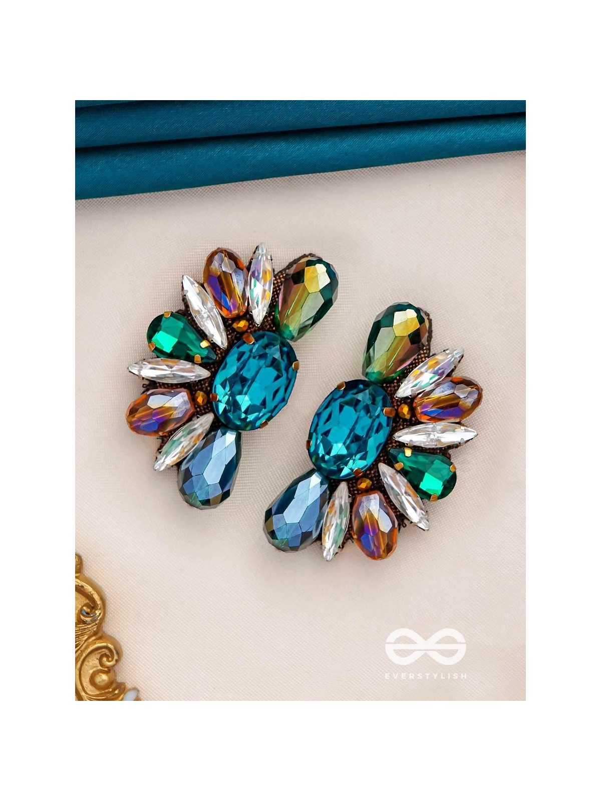 Manivarga - The gem collection - Stone embroidered earrings 