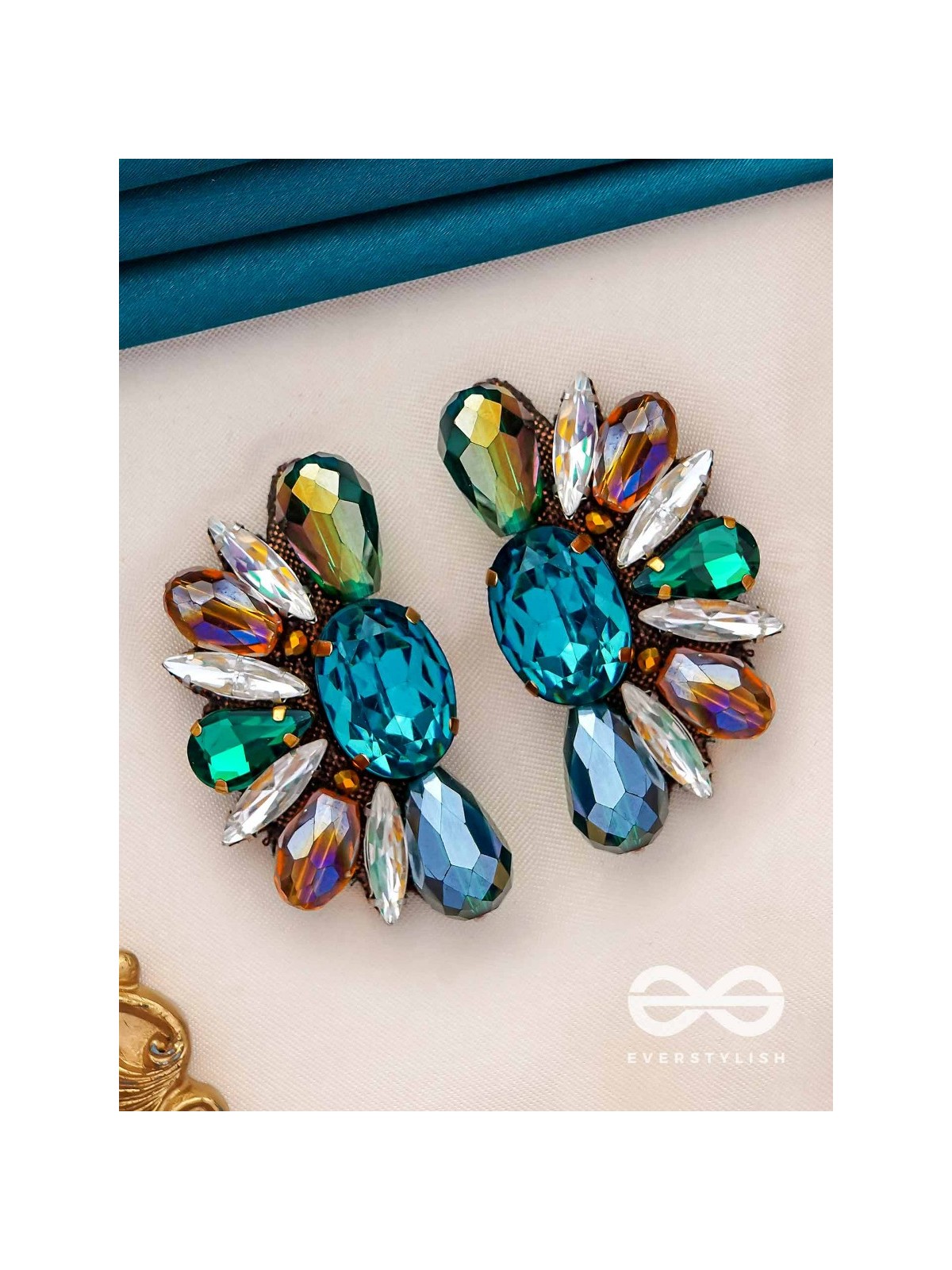 Manivarga - The gem collection - Stone embroidered earrings 