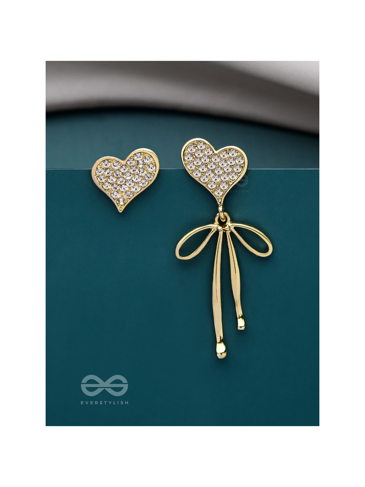 LUSTROUS LOVEBLOOMS - GOLDEN SPARKLING EARRINGS