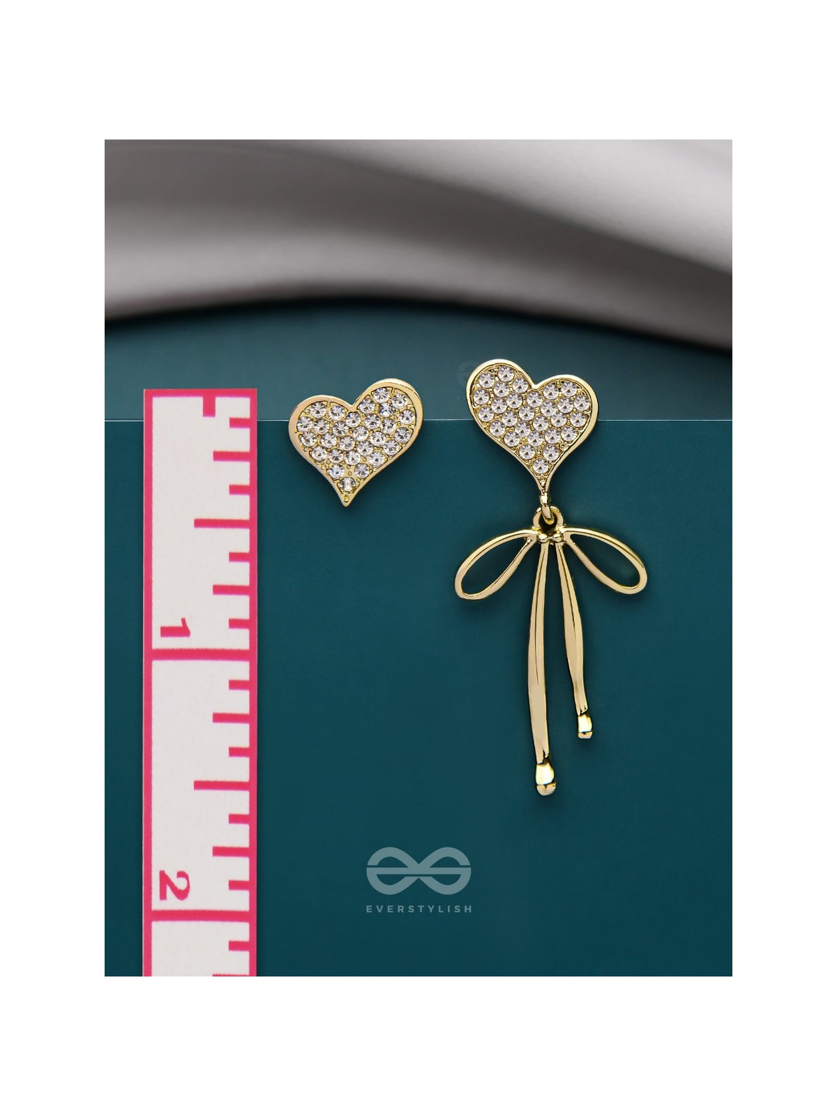 LUSTROUS LOVEBLOOMS - GOLDEN SPARKLING EARRINGS