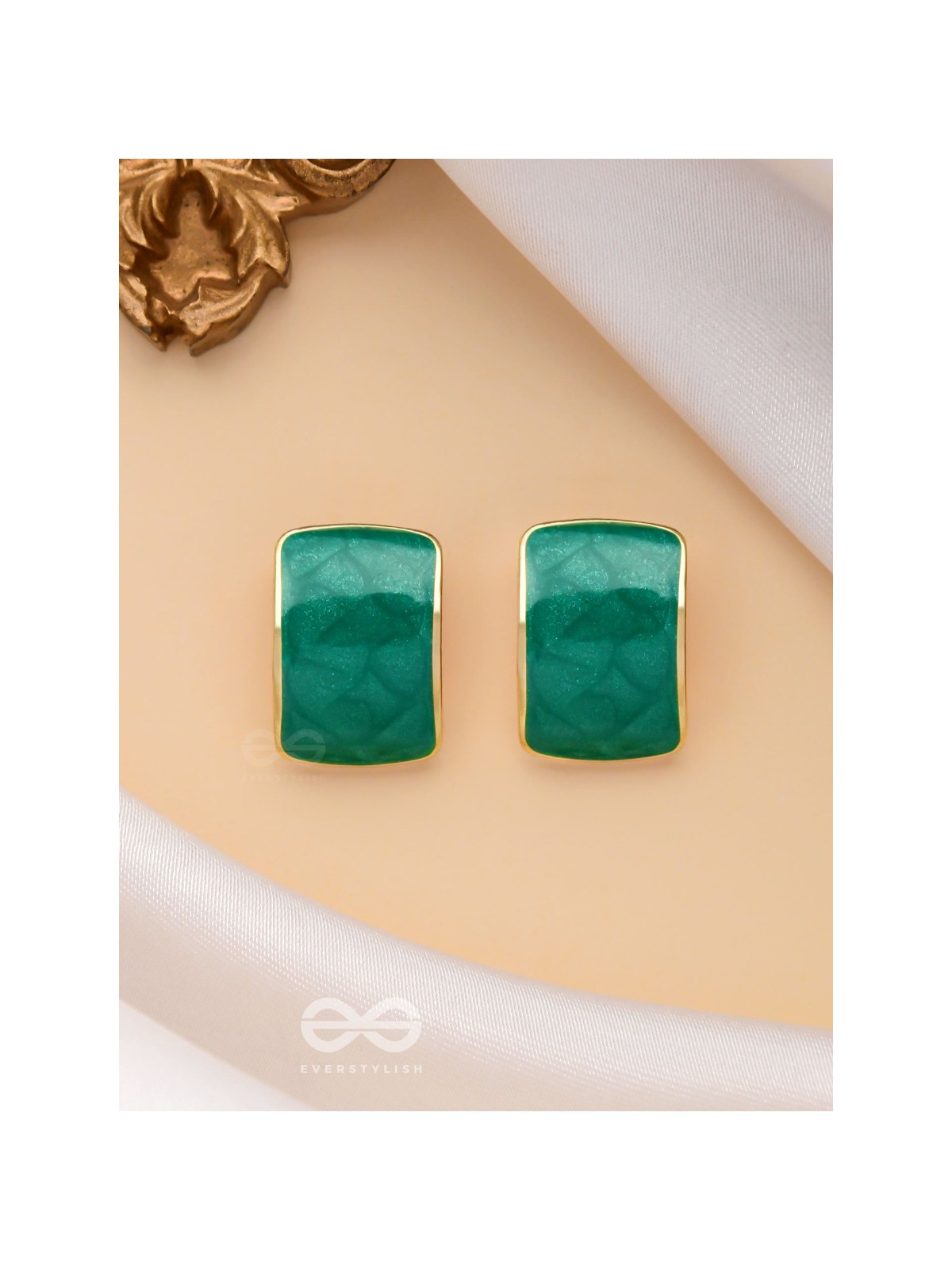THE CLASSIC RADIANCE - GOLDEN ENAMELLED STUD EARRINGS (GREEN)