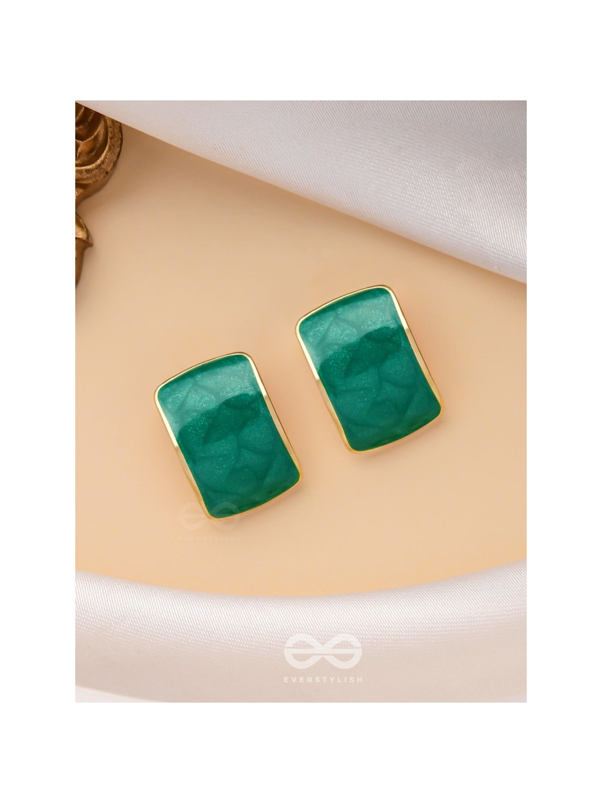 THE CLASSIC RADIANCE - GOLDEN ENAMELLED STUD EARRINGS (GREEN)
