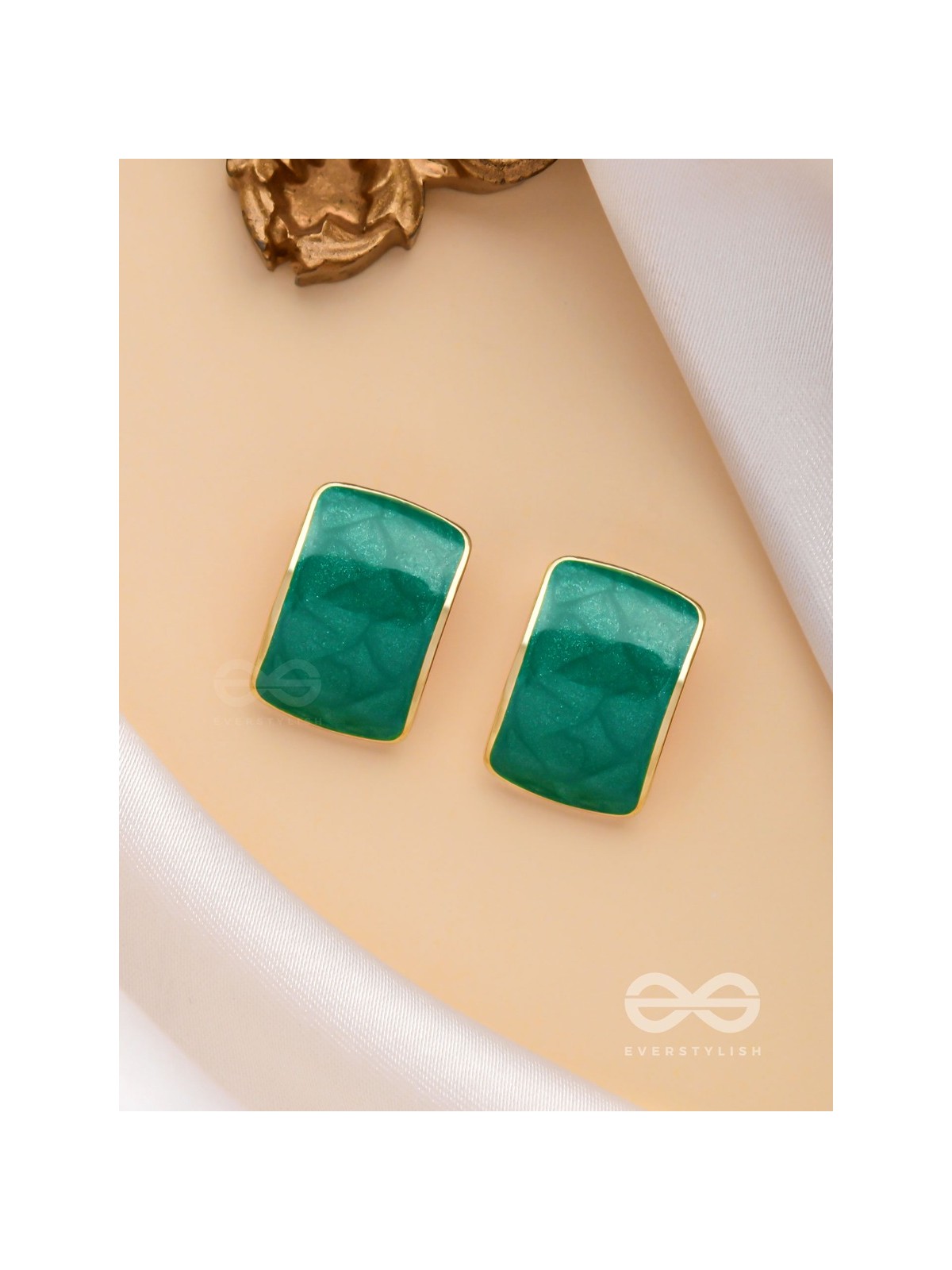 THE CLASSIC RADIANCE - GOLDEN ENAMELLED STUD EARRINGS (GREEN)