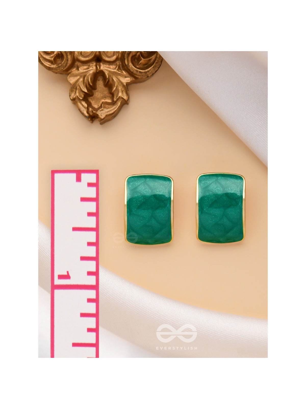 THE CLASSIC RADIANCE - GOLDEN ENAMELLED STUD EARRINGS (GREEN)