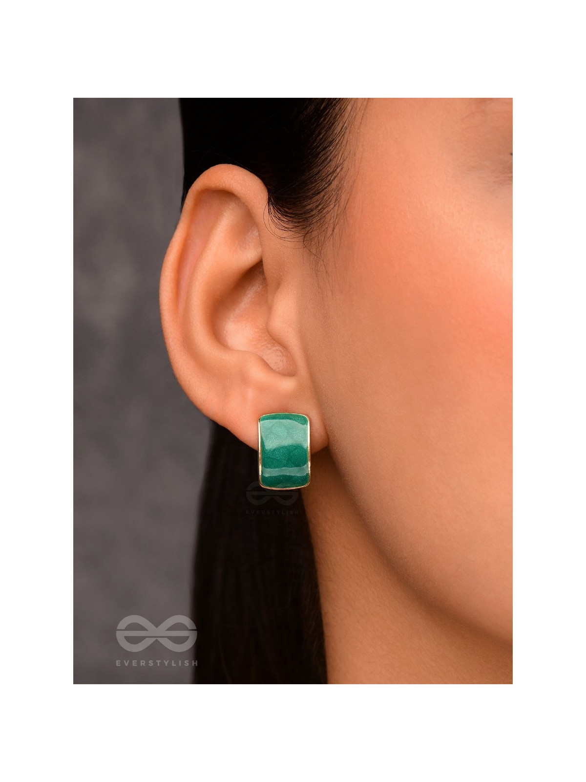 THE CLASSIC RADIANCE - GOLDEN ENAMELLED STUD EARRINGS (GREEN)