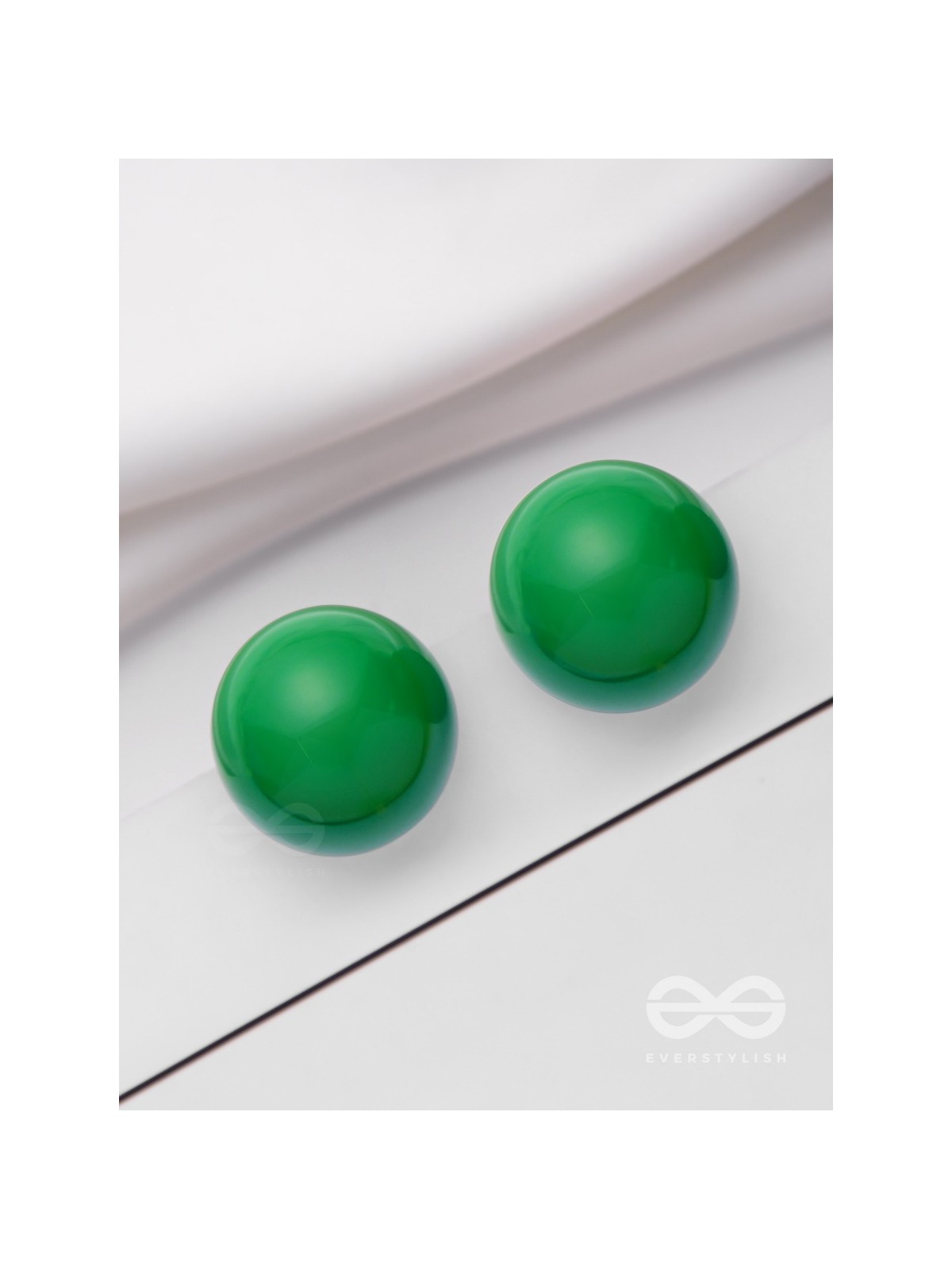 HOPPIN' HAPPINESS - GREEN STATEMENT STUD EARRINGS