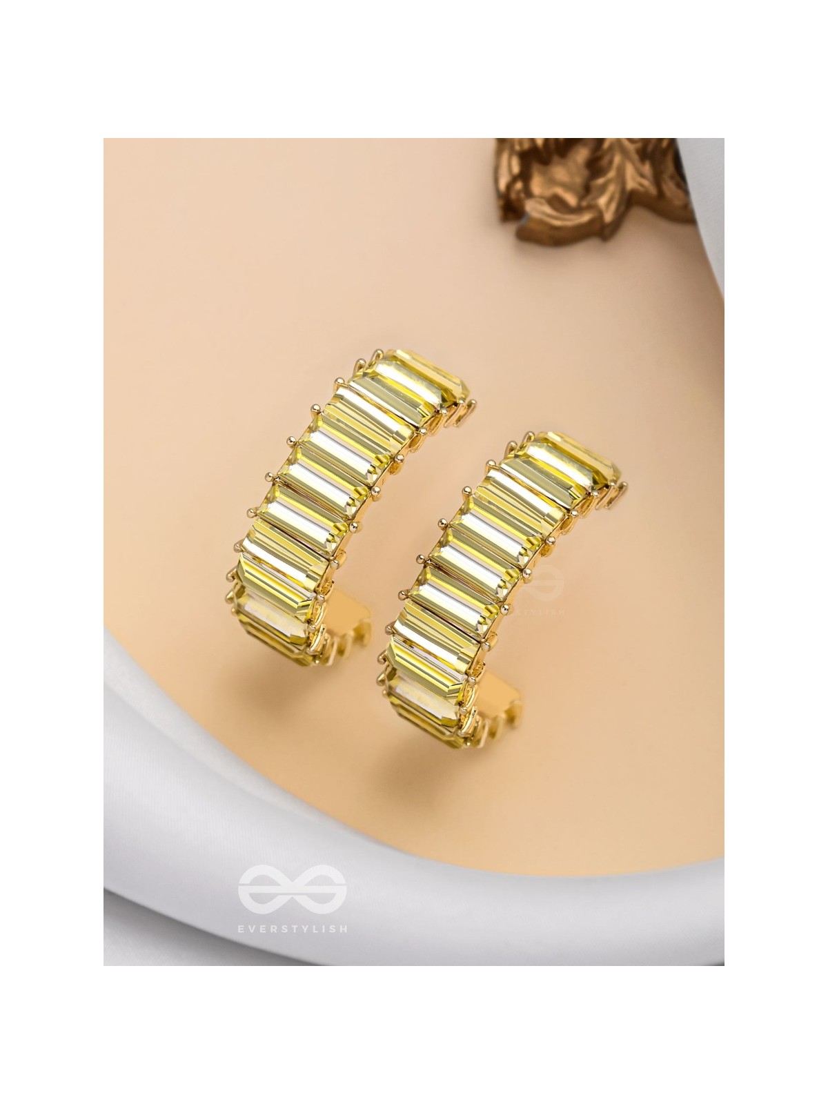 CRYSTAL GALAXIES - GOLDEN EMBELLISHED EARRINGS (GOLDEN)