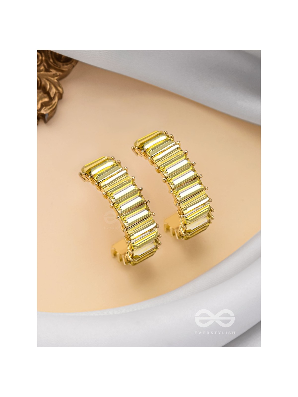 CRYSTAL GALAXIES - GOLDEN EMBELLISHED EARRINGS (GOLDEN)