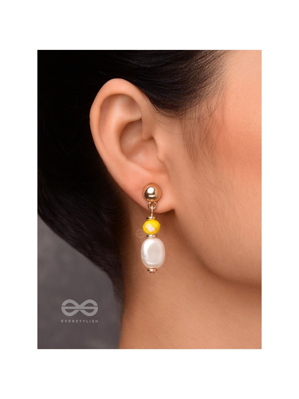 SUNSHINE DELIGHTS - GOLDEN EMBELLISHED EARRINGS