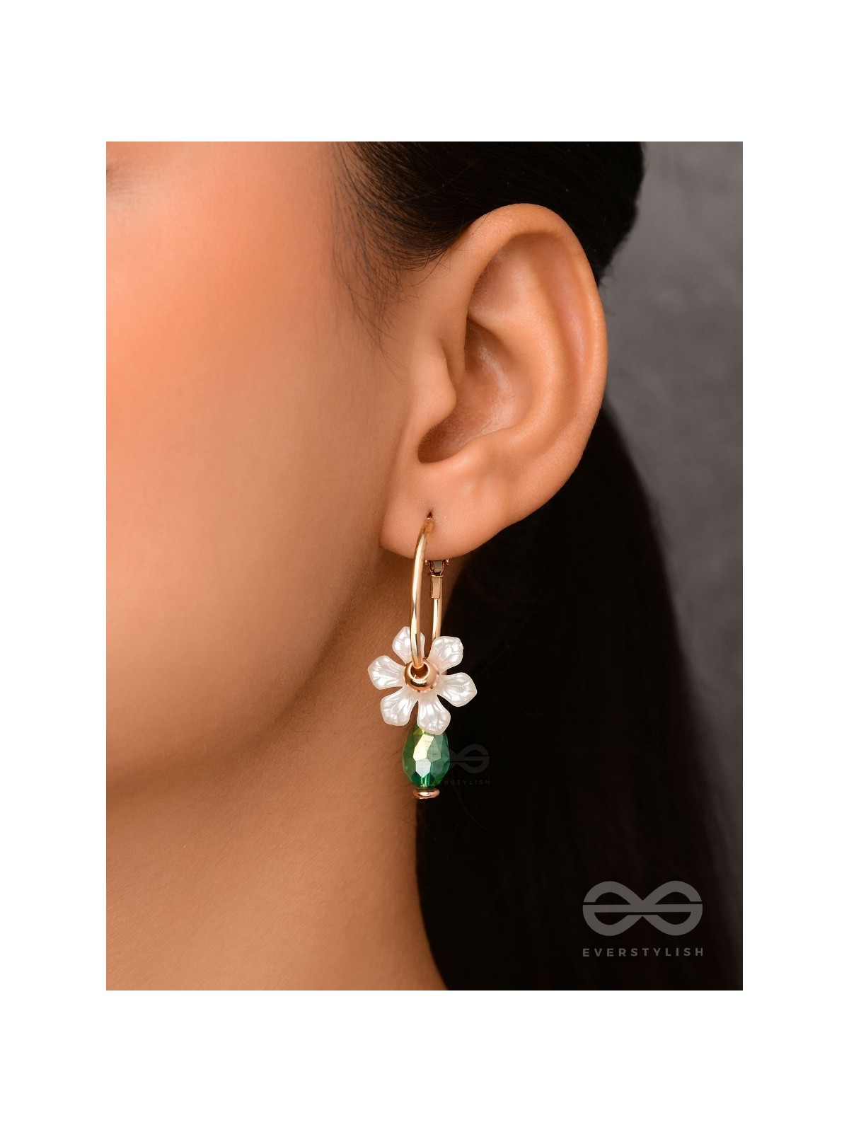 ENCHANTING FLOWERS - GOLDEN HOOP EARRINGS