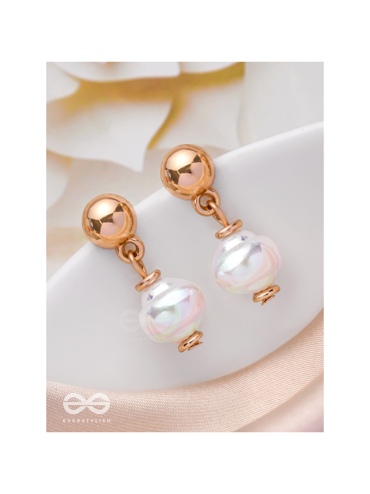 THE MOONBEAM PEARLS - GOLDEN EMBELLISHED EARRINGS
