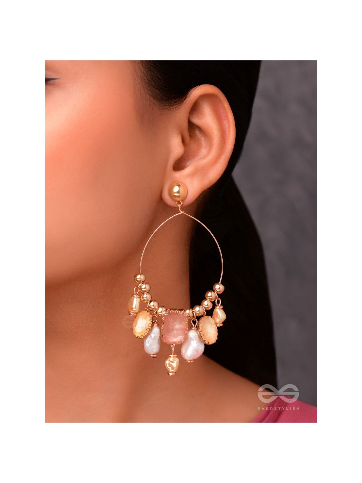THE DAZZLING FANTASY - GOLDEN EMBELLISHED EARRINGS