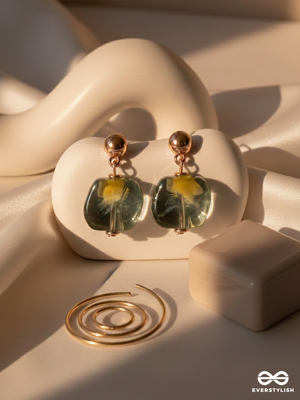 SMOKEY ELEGANCE - GOLDEN EMBELLISHED EARRINGS