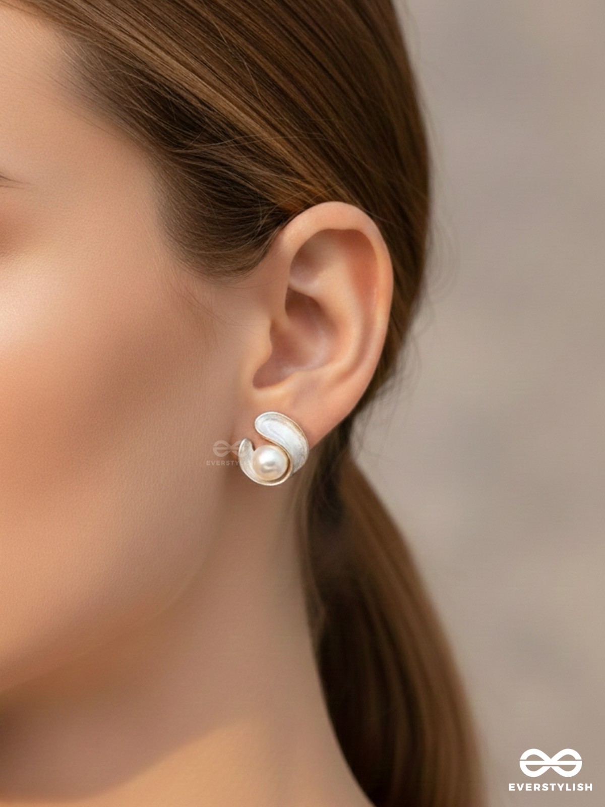 THE CURLY PEARL - GOLDEN EMBELLISHED STUD EARRINGS