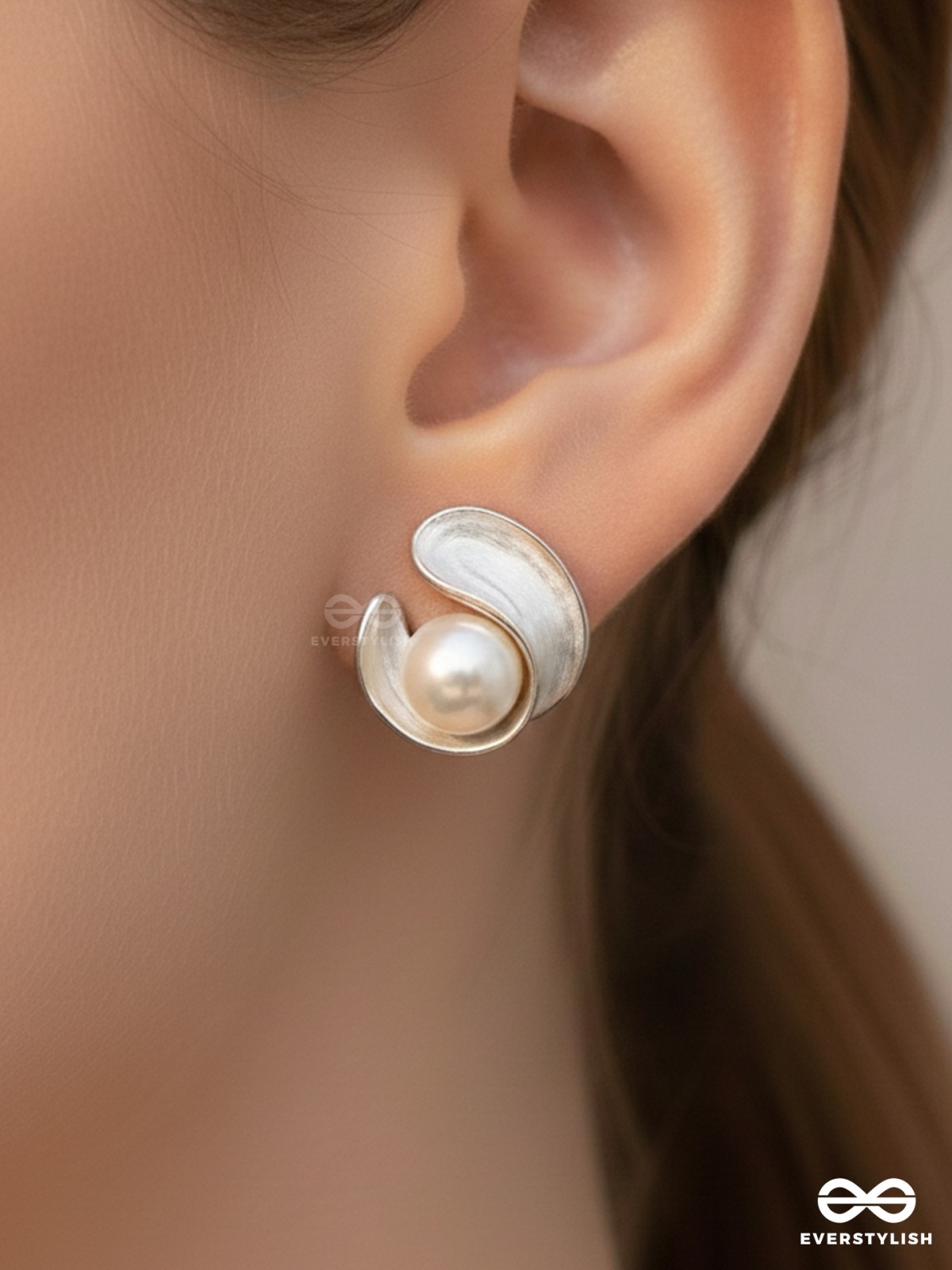 THE CURLY PEARL - GOLDEN EMBELLISHED STUD EARRINGS