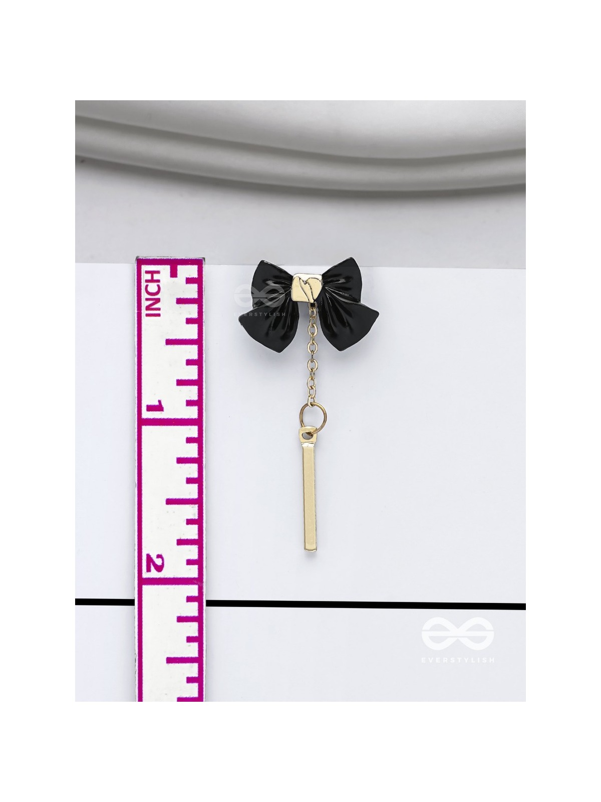 MIDNIGHT BOW - GOLDEN EMBELLISHED EARRINGS