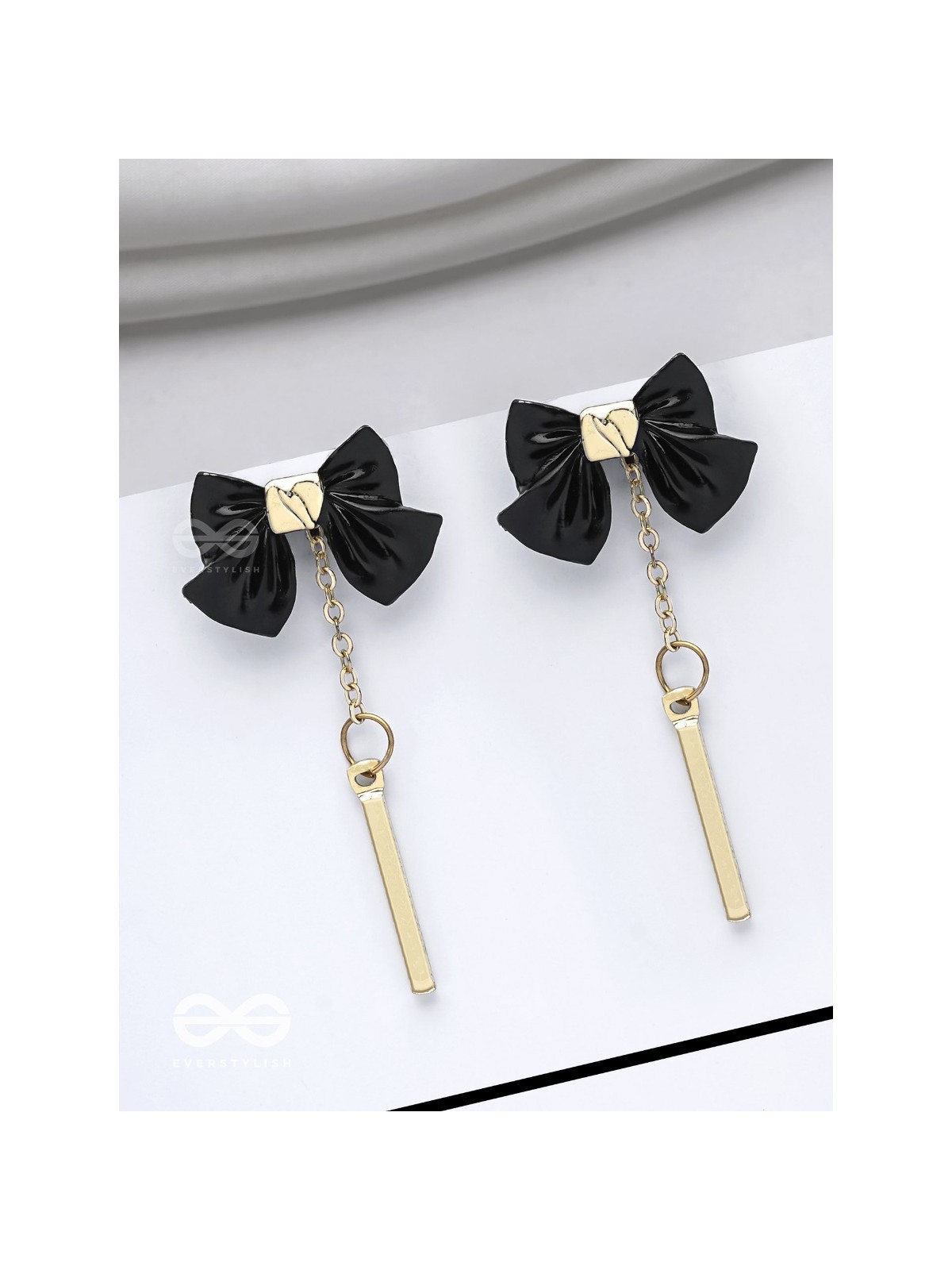 MIDNIGHT BOW - GOLDEN EMBELLISHED EARRINGS