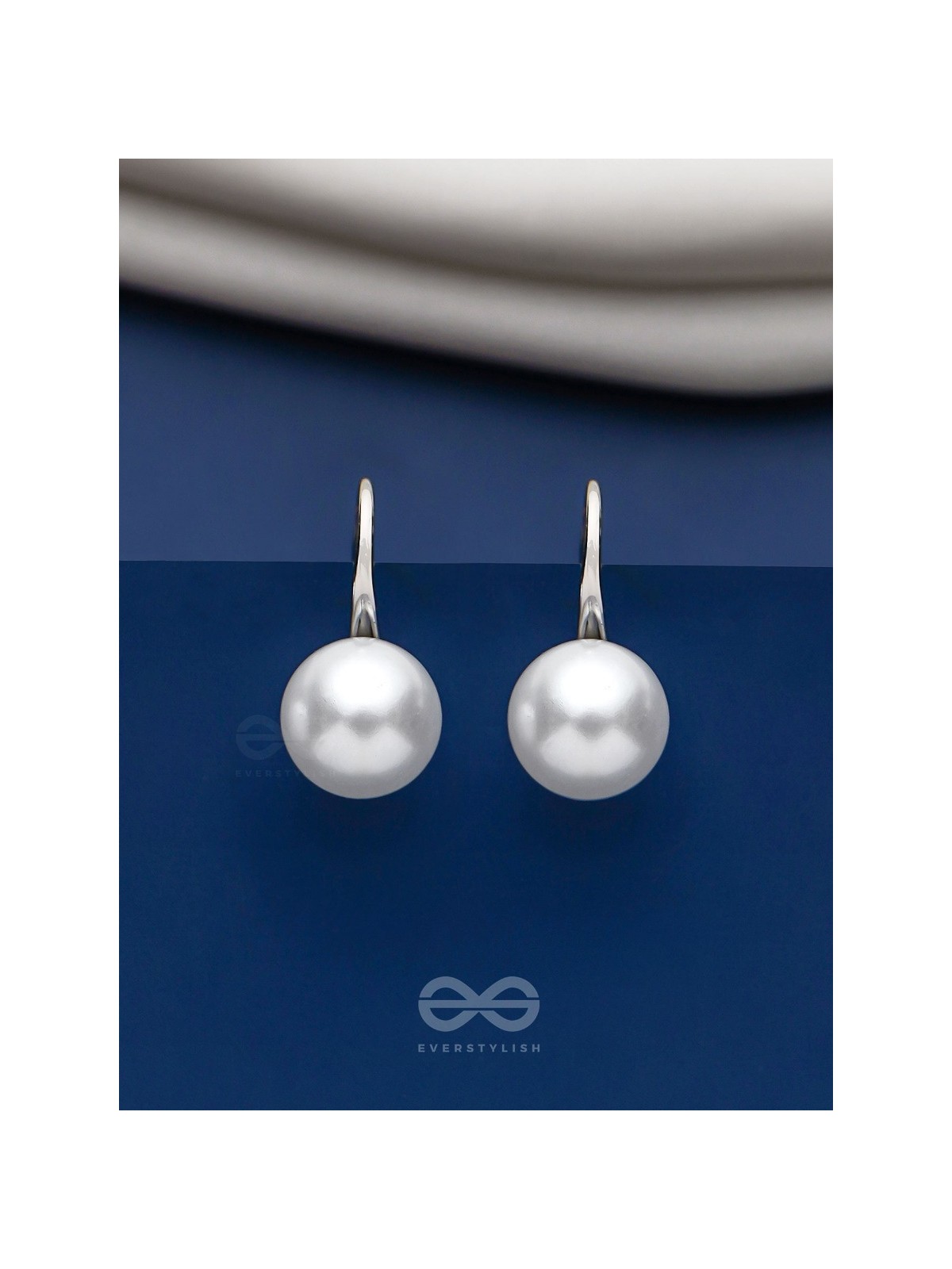 THE GROOVY PEARL - SILVER EMBELLISHED EARRINGS