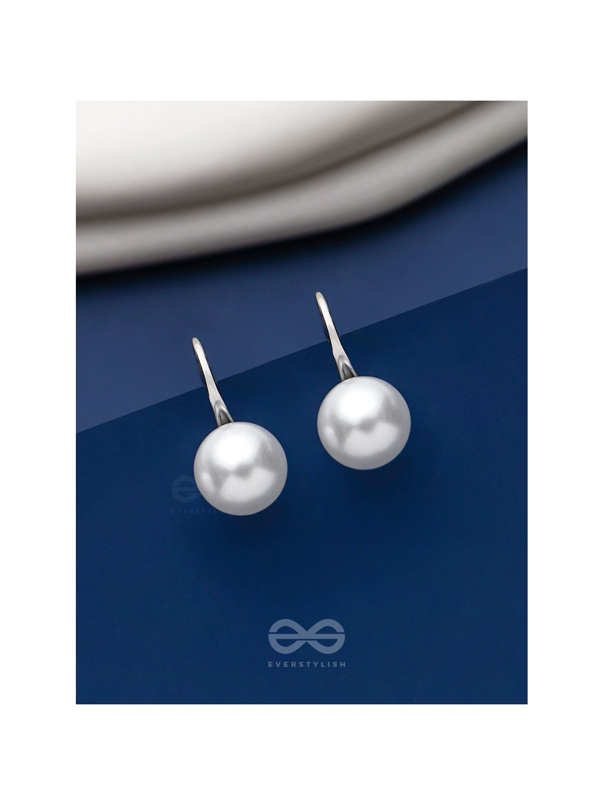 THE GROOVY PEARL - SILVER EMBELLISHED EARRINGS