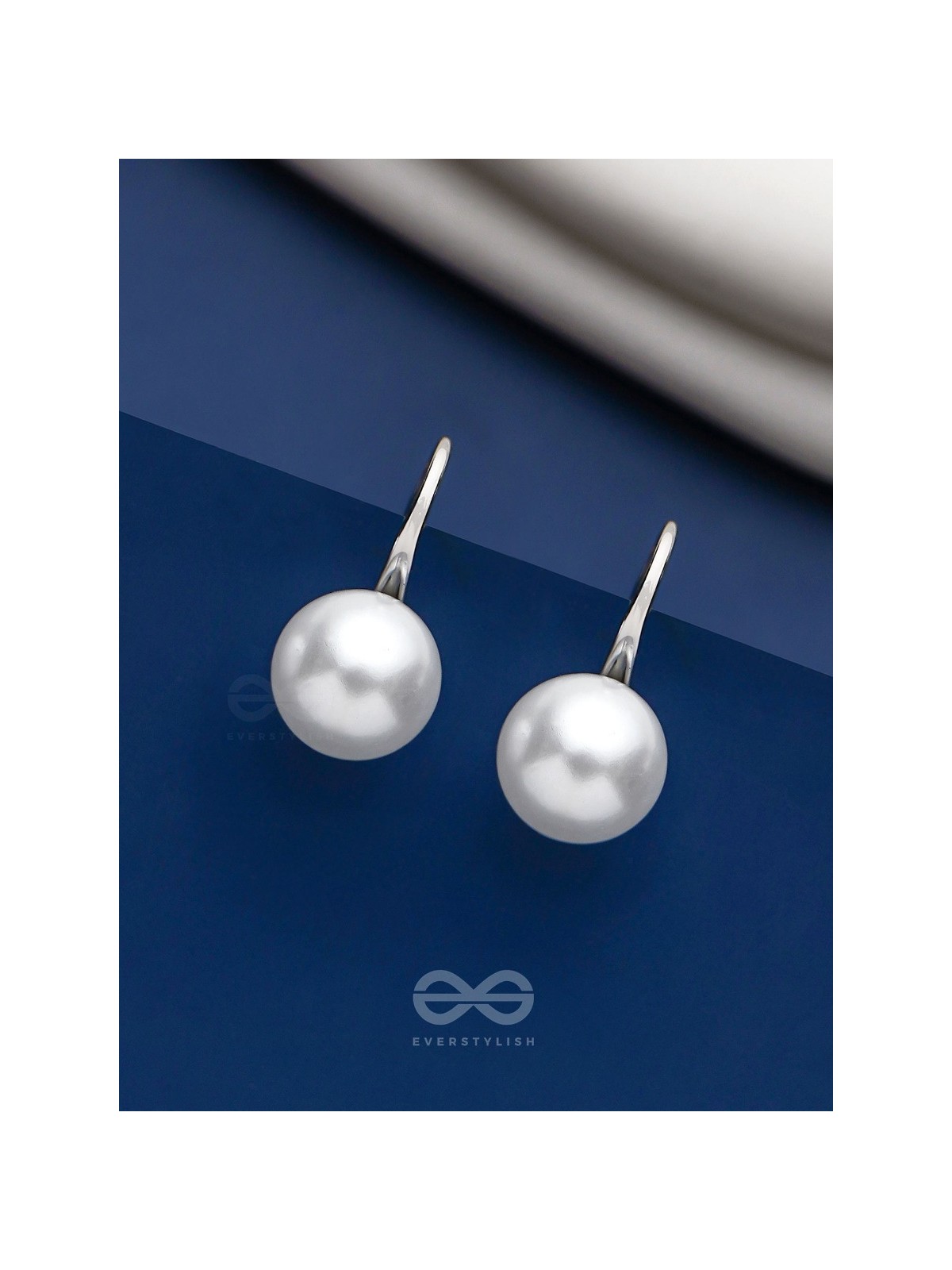 THE GROOVY PEARL - SILVER EMBELLISHED EARRINGS