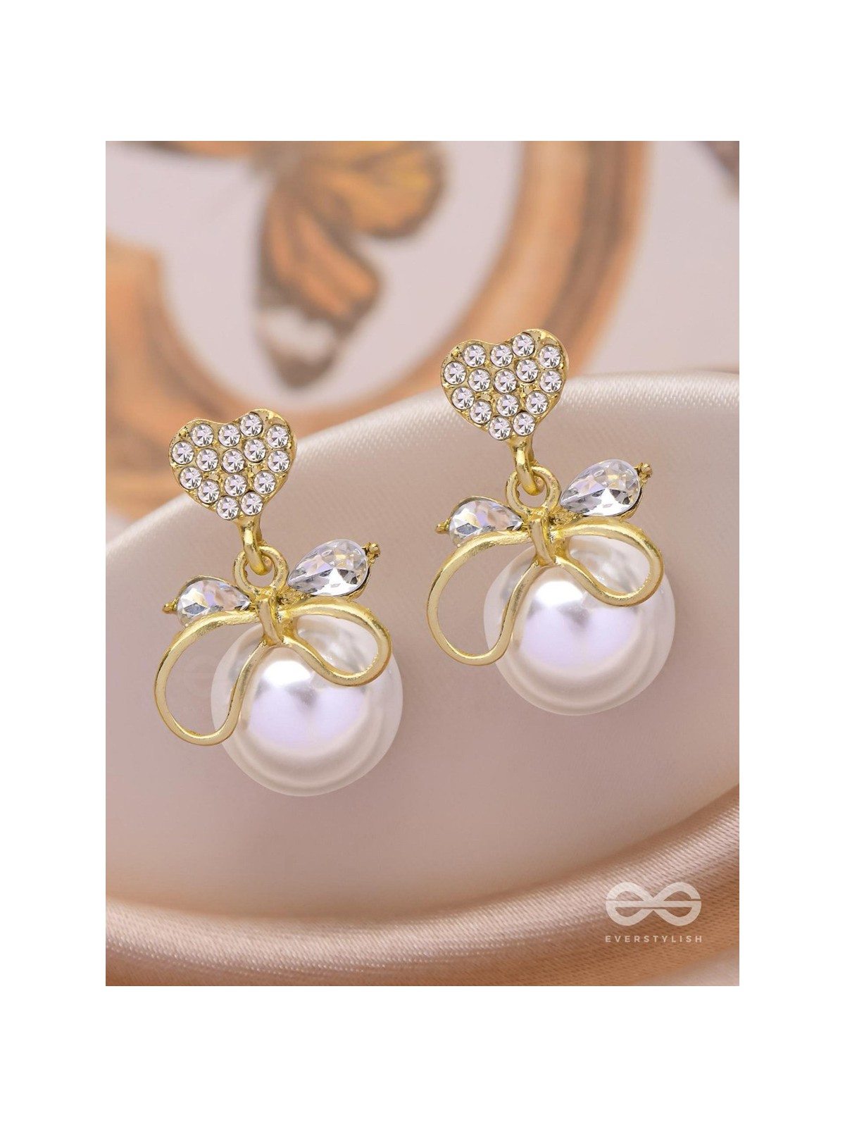 THE LOVEBOW BONANZA - GOLDEN PEARL EARRINGS
