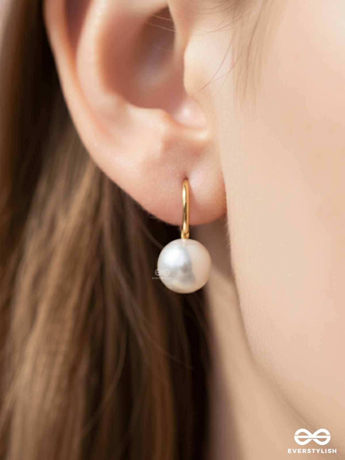 THE GROOVY PEARL - GOLDEN EMBELLISHED EARRINGS