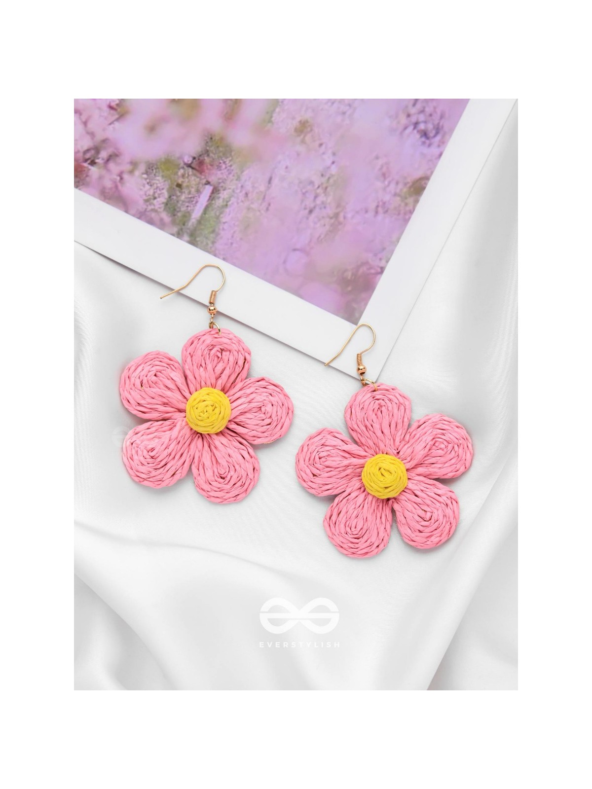 THE FLOWER POWER - STATEMENT WOVEN EARRINGS (PINK)