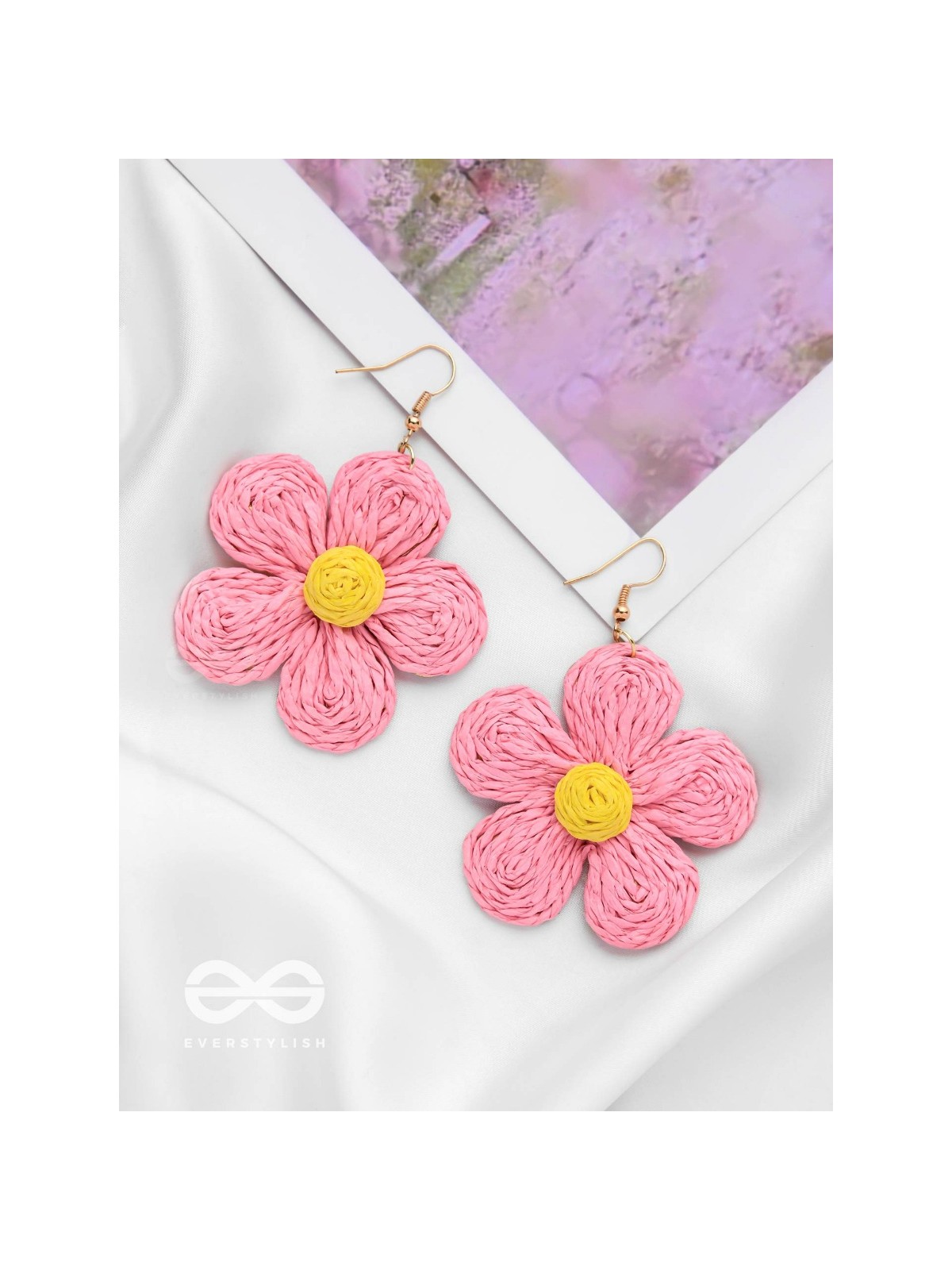 THE FLOWER POWER - STATEMENT WOVEN EARRINGS (PINK)