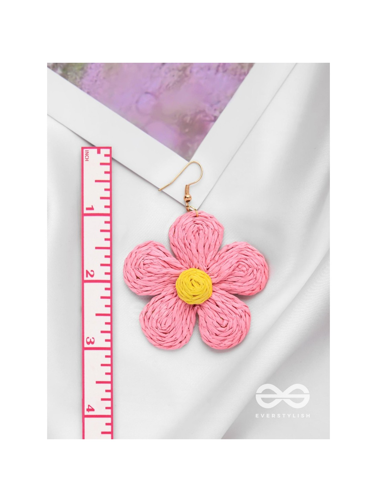 THE FLOWER POWER - STATEMENT WOVEN EARRINGS (PINK)