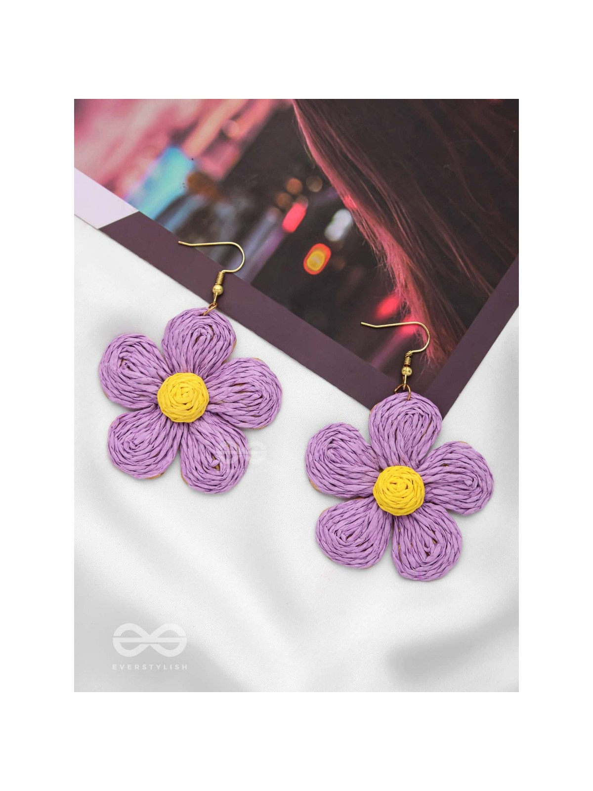 THE FLOWER POWER - STATEMENT WOVEN EARRINGS (LAVENDER)