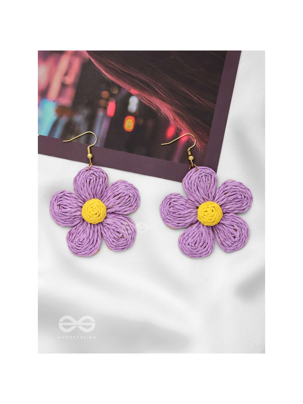 THE FLOWER POWER - STATEMENT WOVEN EARRINGS (LAVENDER)